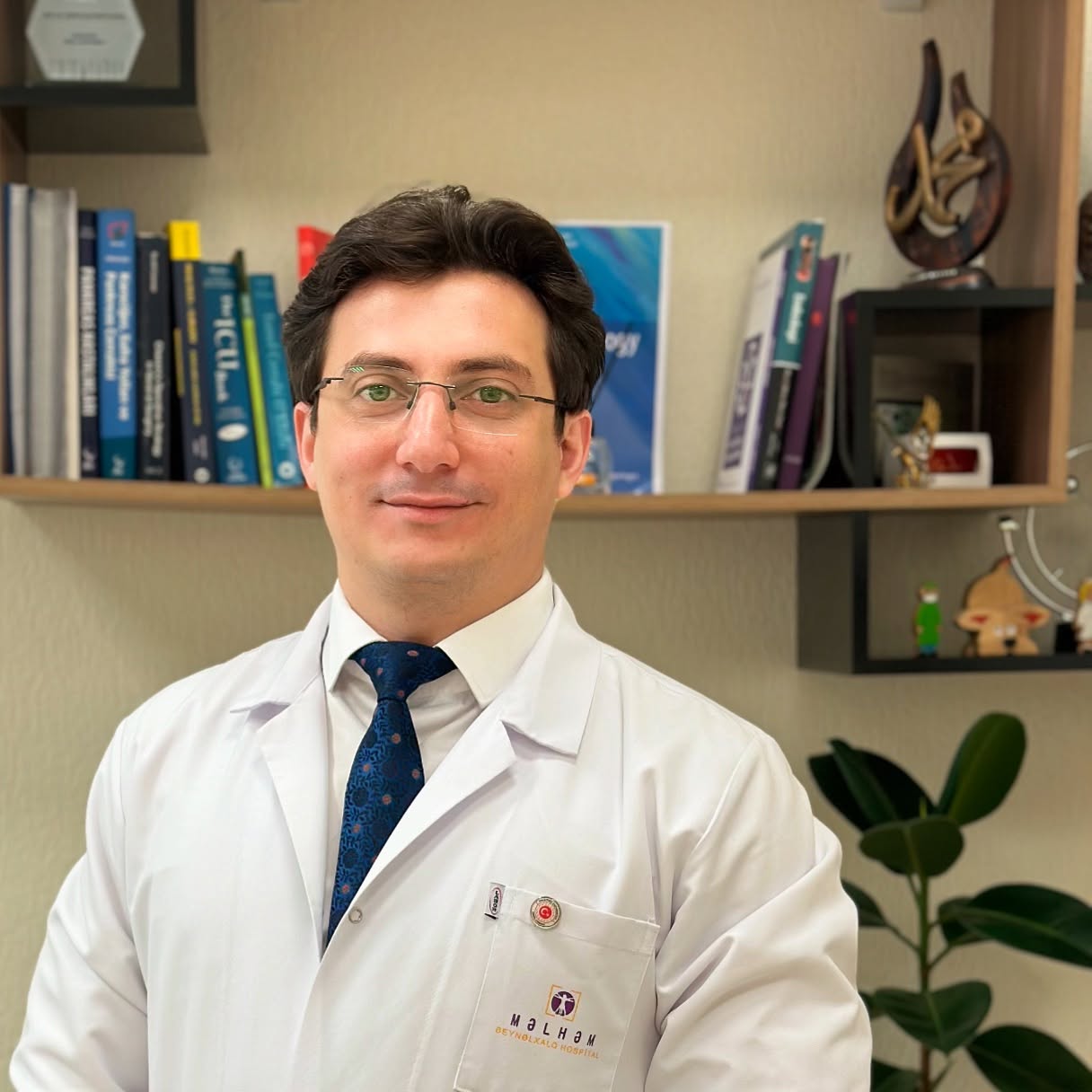 Op.Dr.Mahmud Mahmudov kimdir?